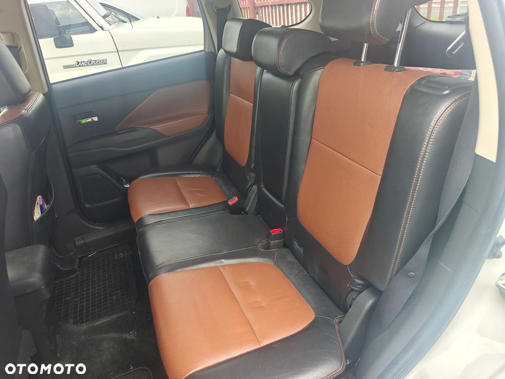 Mitsubishi Outlander - 10