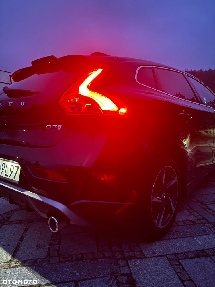 Volvo V40 D3 Drive-E R-Design Momentum - 22