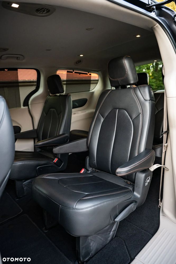 Chrysler Pacifica - 20