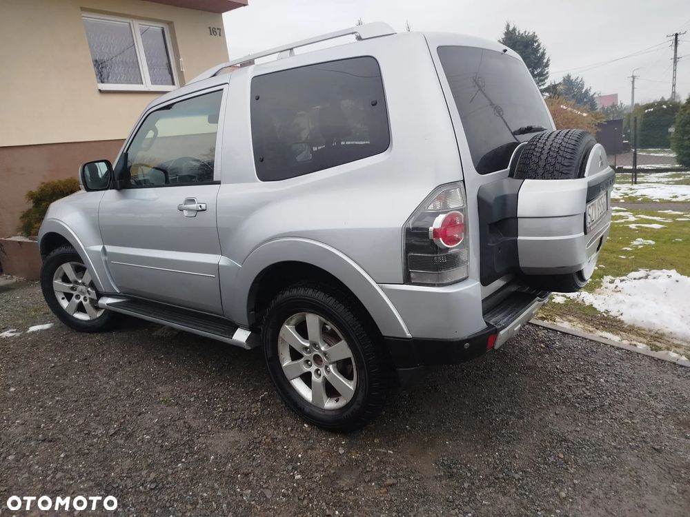 Mitsubishi Pajero - 2