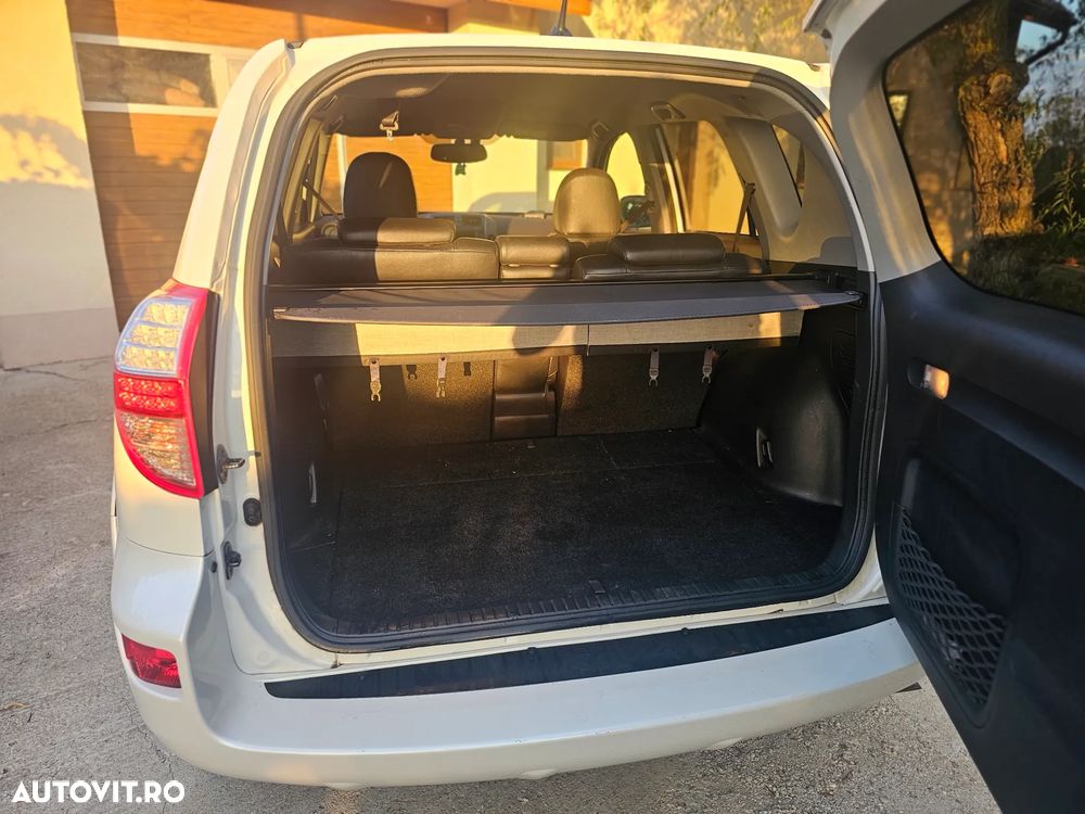 Toyota RAV4 2.2 D-4CAT 4WD Aut Executive - 12