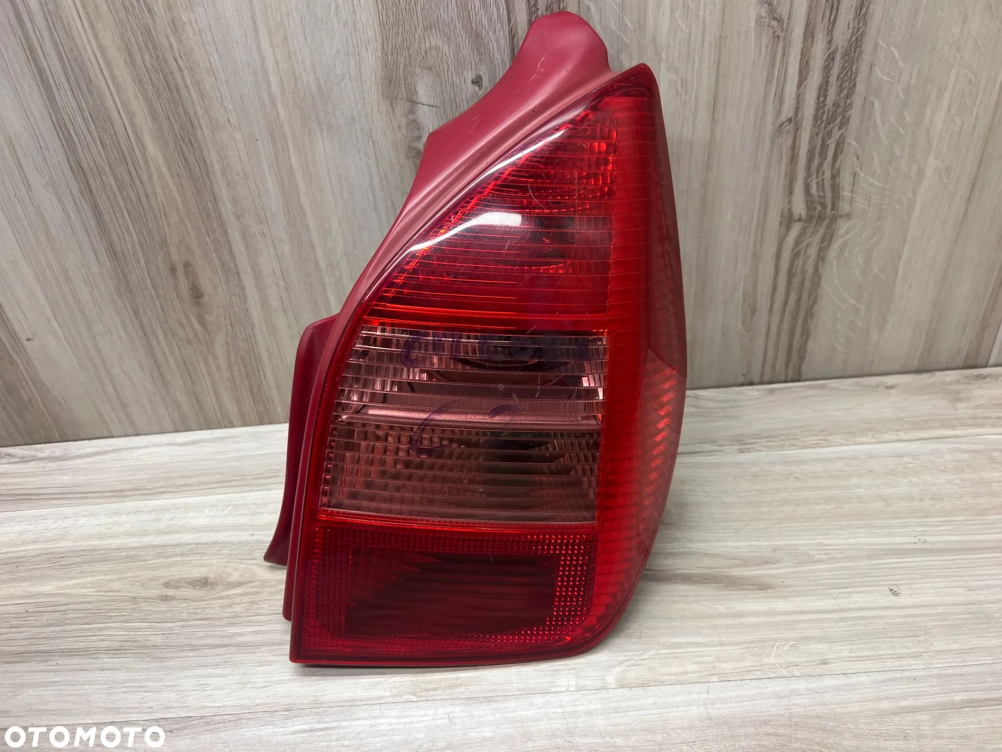 LAMPA TYLNA PRAWA CITROEN C2 - 1