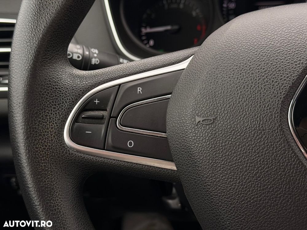 Renault Megane TCe Business - 25