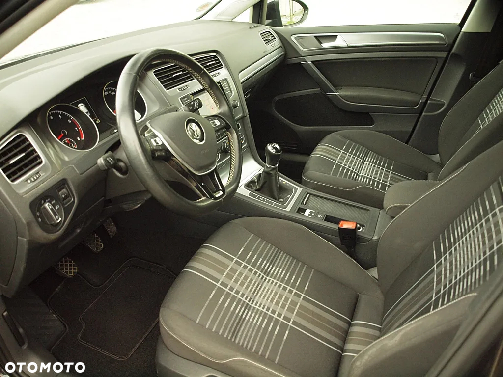 Volkswagen Golf - 15