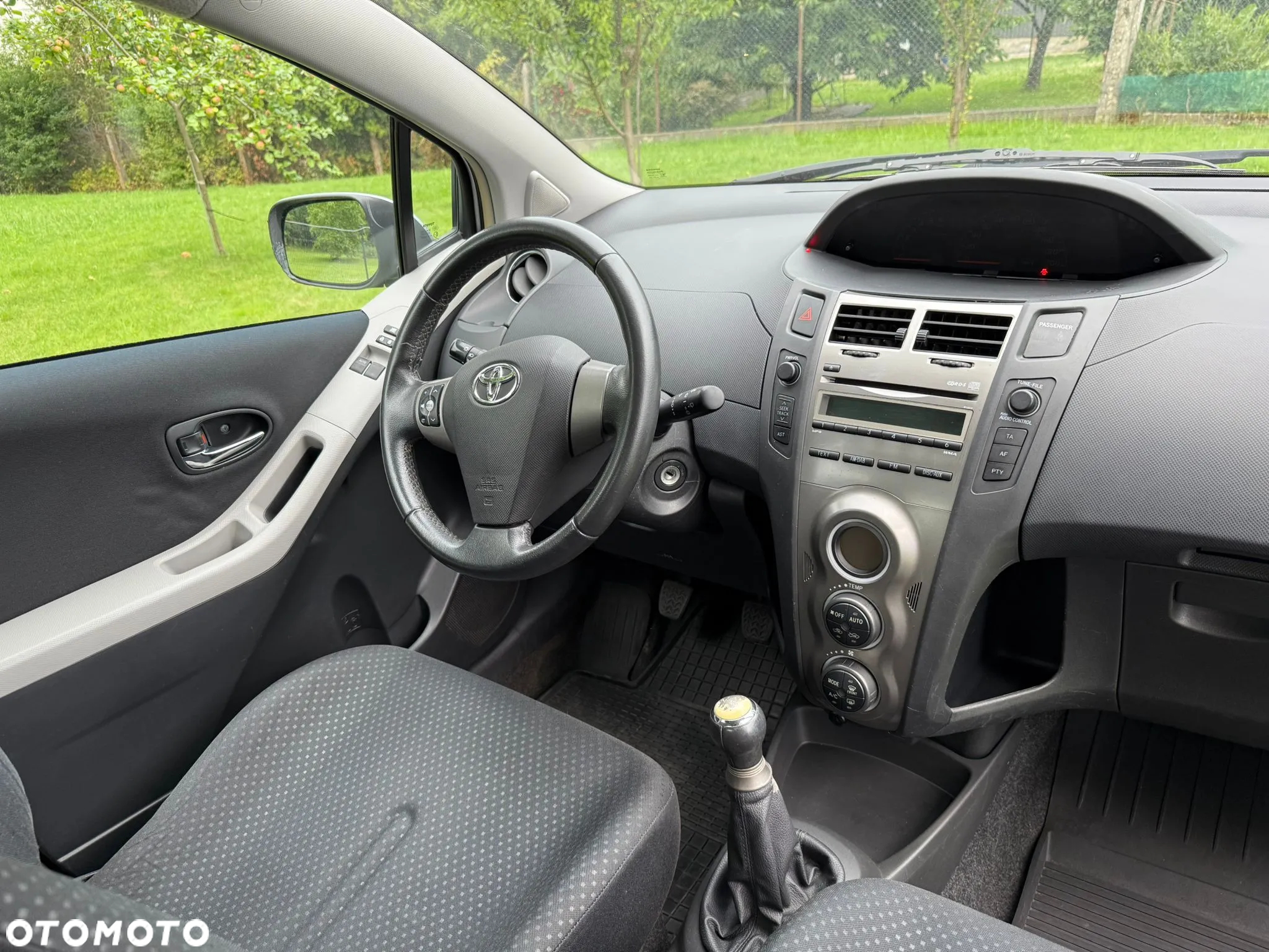 Toyota Yaris - 10