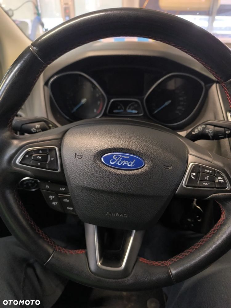 Ford Focus SW 1.5 EcoBoost S&S ST-LINE - 6