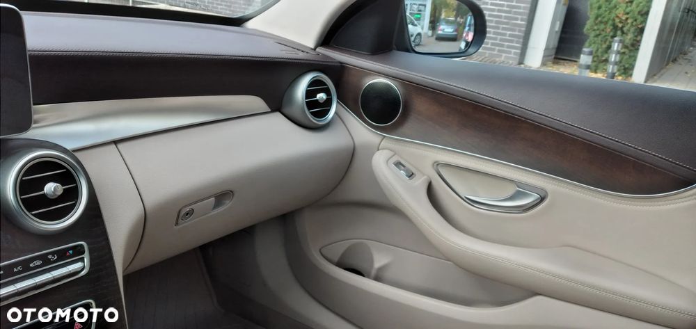 Mercedes-Benz Klasa C 200 4-Matic 7G-TRONIC - 4