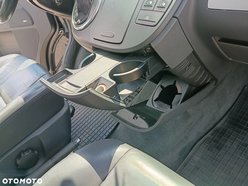Volkswagen Multivan - 22