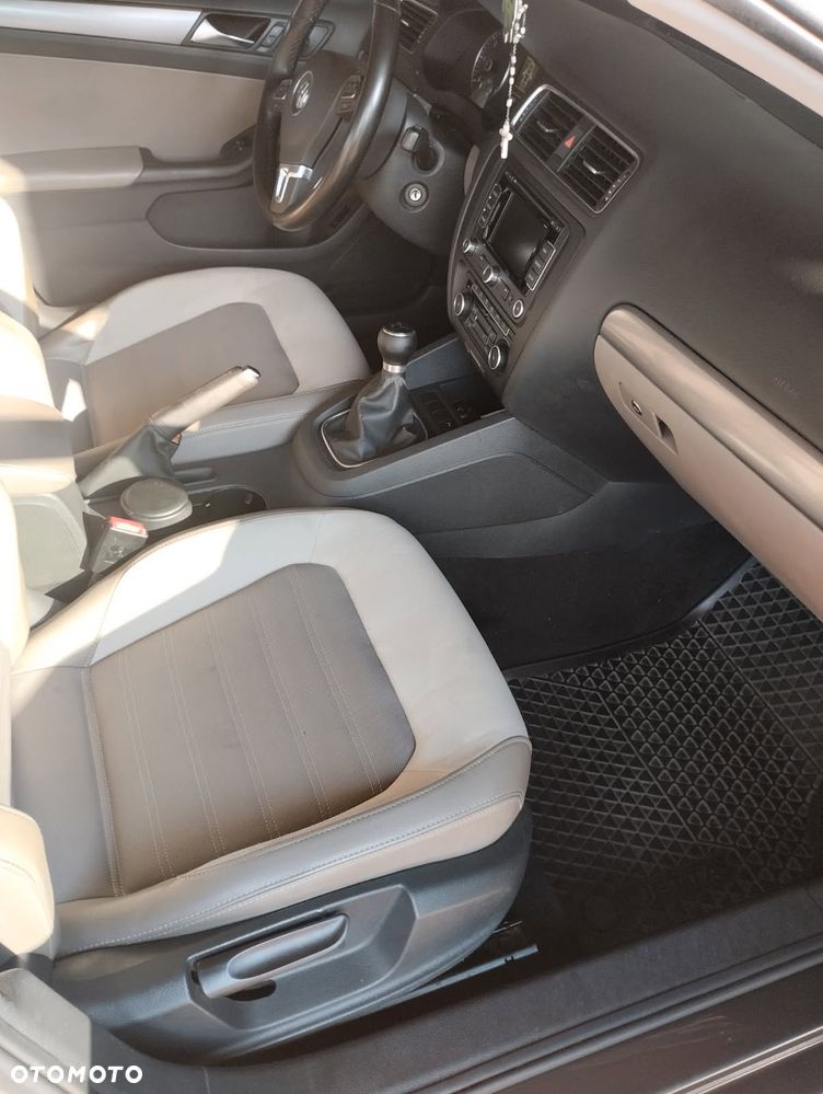 Volkswagen Jetta 1.6 TDI Comfortline - 10
