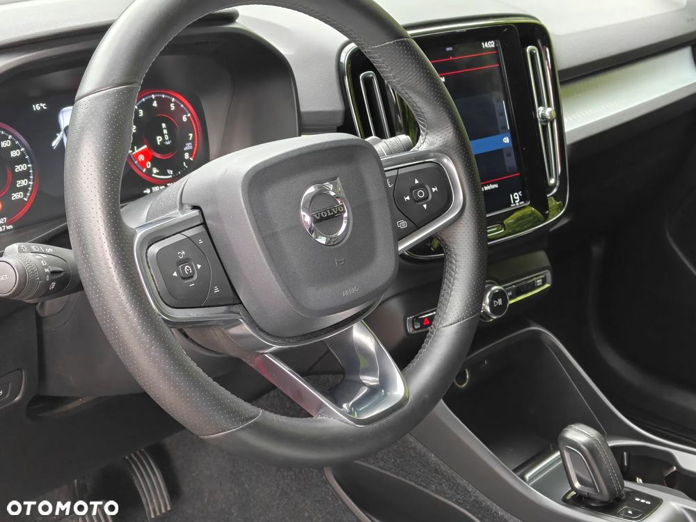 Volvo XC 40 T4 AWD Geartronic Momentum Pro - 16