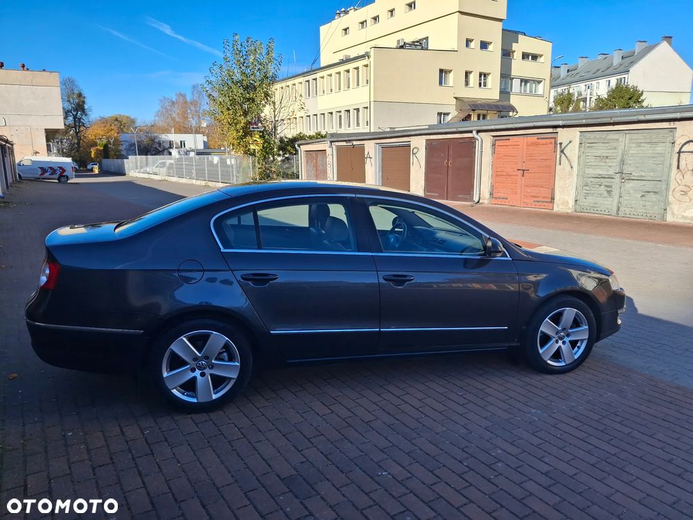 Volkswagen Passat - 4