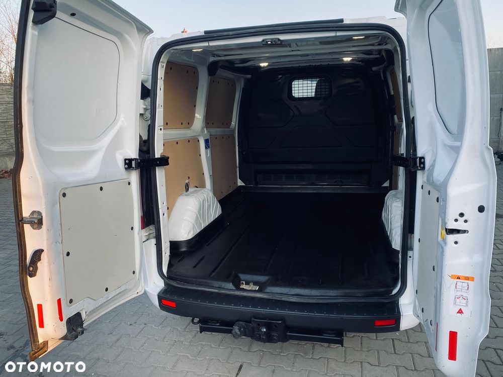 Ford TRANSIT CUSTOM - 23