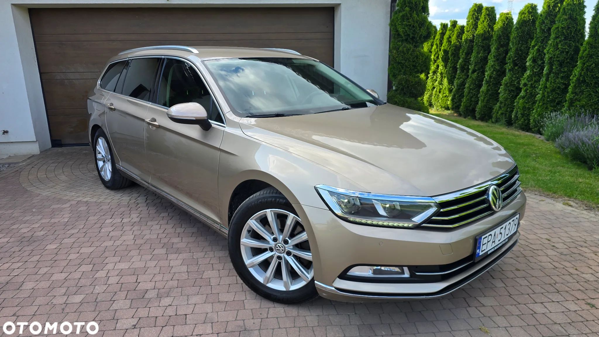 Volkswagen Passat - 1