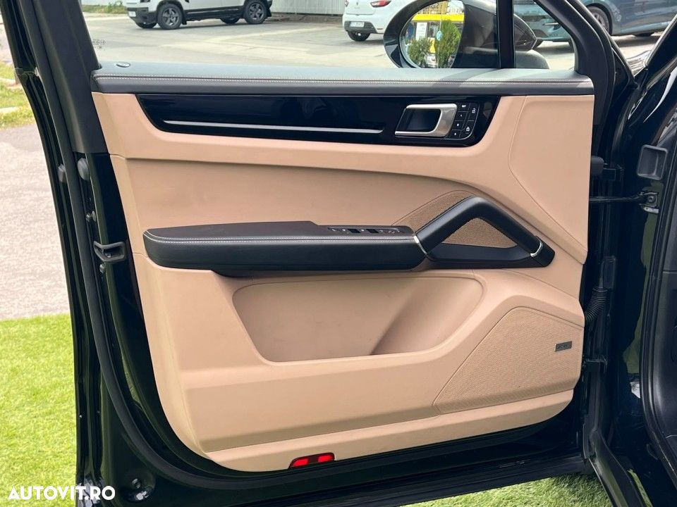 Porsche Cayenne Coupe - 15