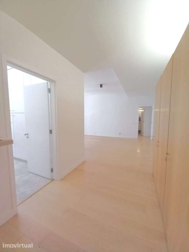 Apartamento T1 no coração do Chiado, com garagem e arrecadação - Grande imagem: 5/18