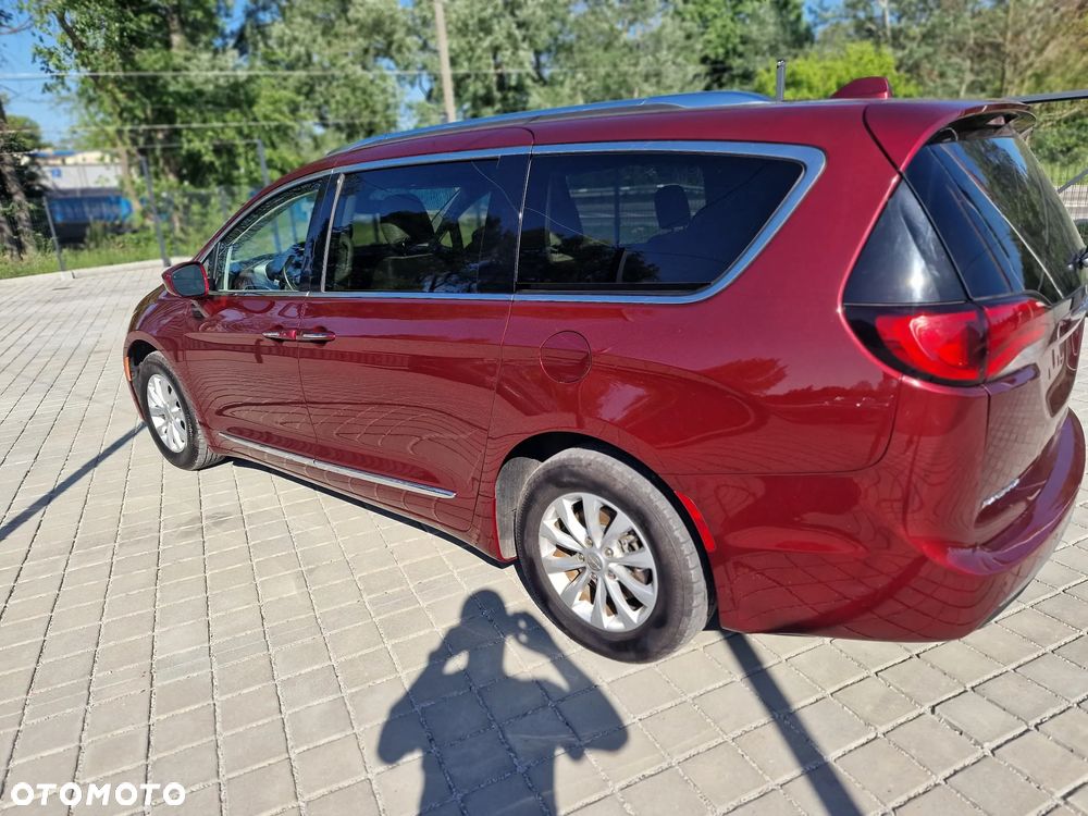 Chrysler Pacifica - 8