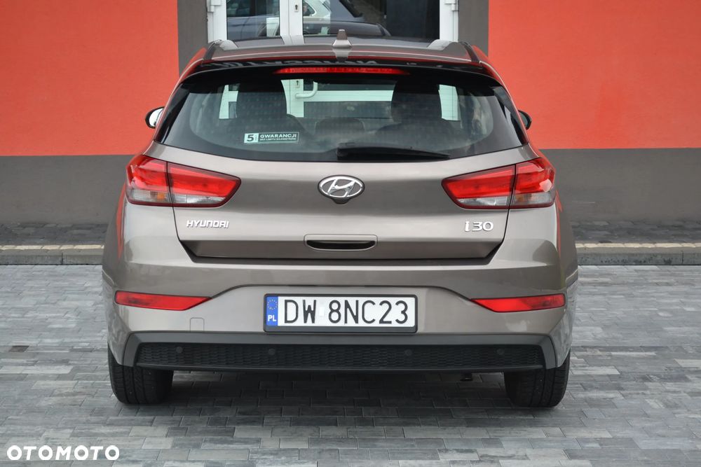 Hyundai i30 1.5 DPI Classic + - 22