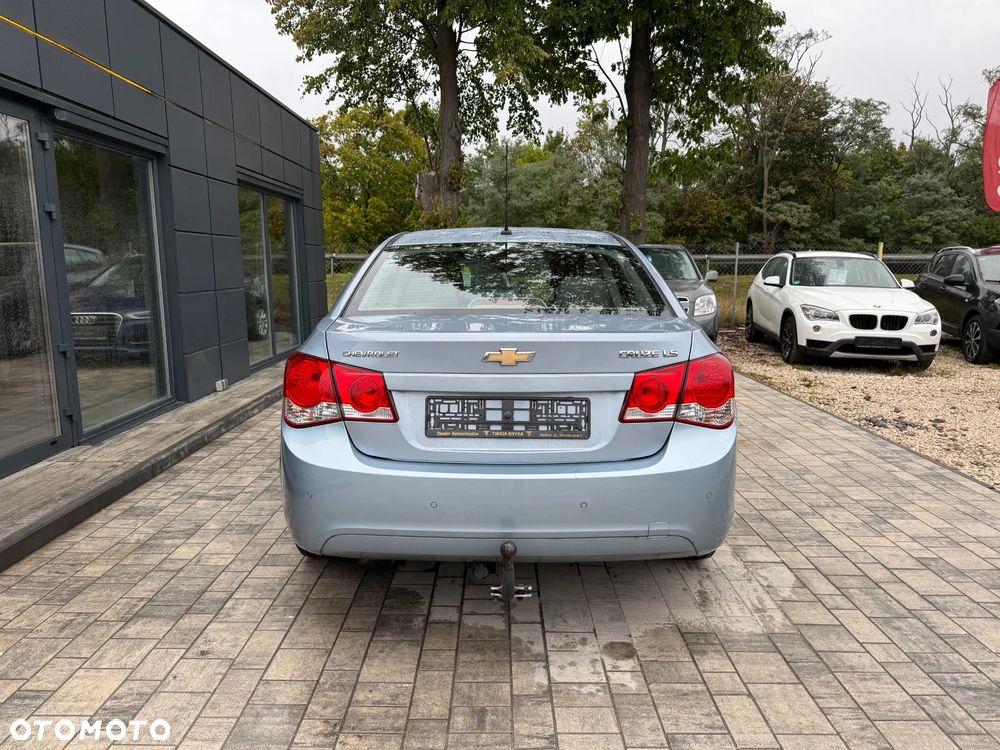 Chevrolet Cruze 1.6 LS - 27
