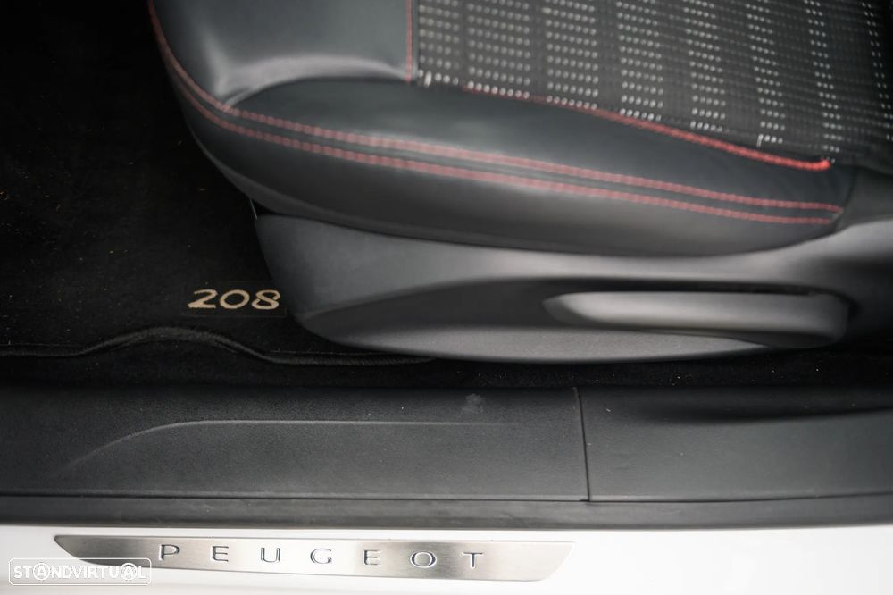 Peugeot 208 1.2 PureTech GT Line - 15