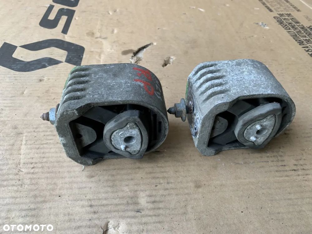 Łapa poduszka silnika Mercedes W169 W245 - 4