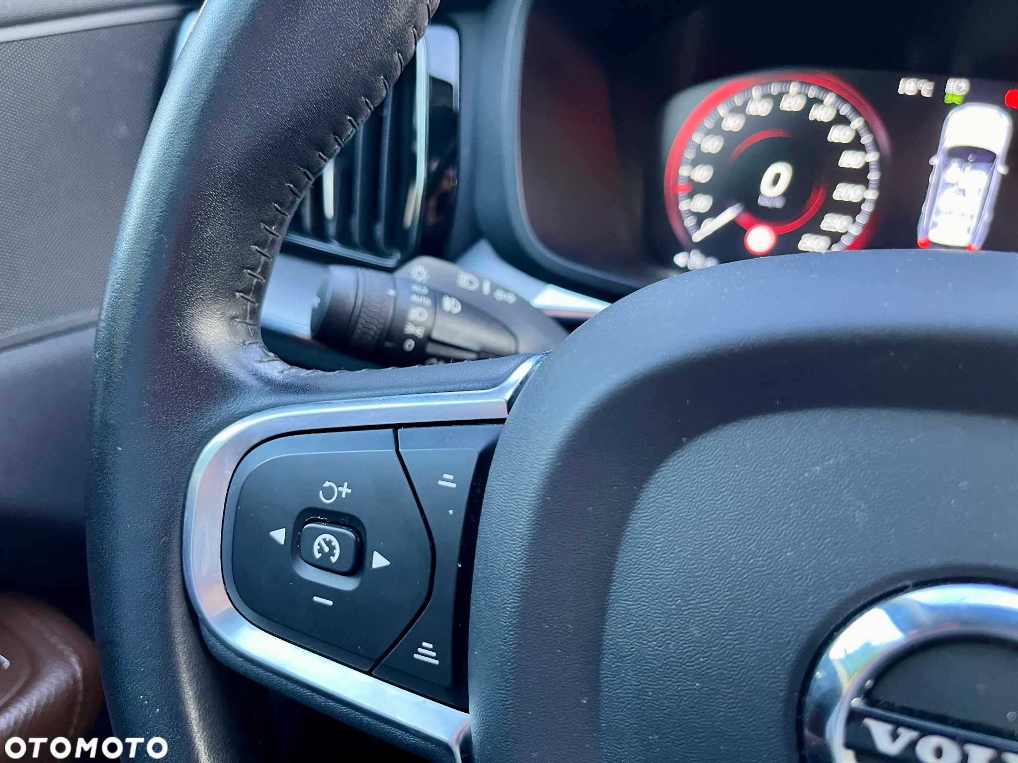 Volvo XC 60 T8 AWD Plug-In Hybrid Momentum - 20
