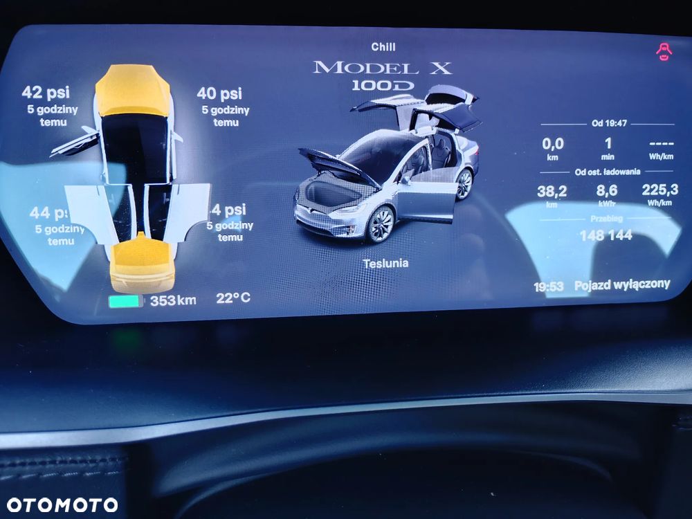 Tesla Model X - 20
