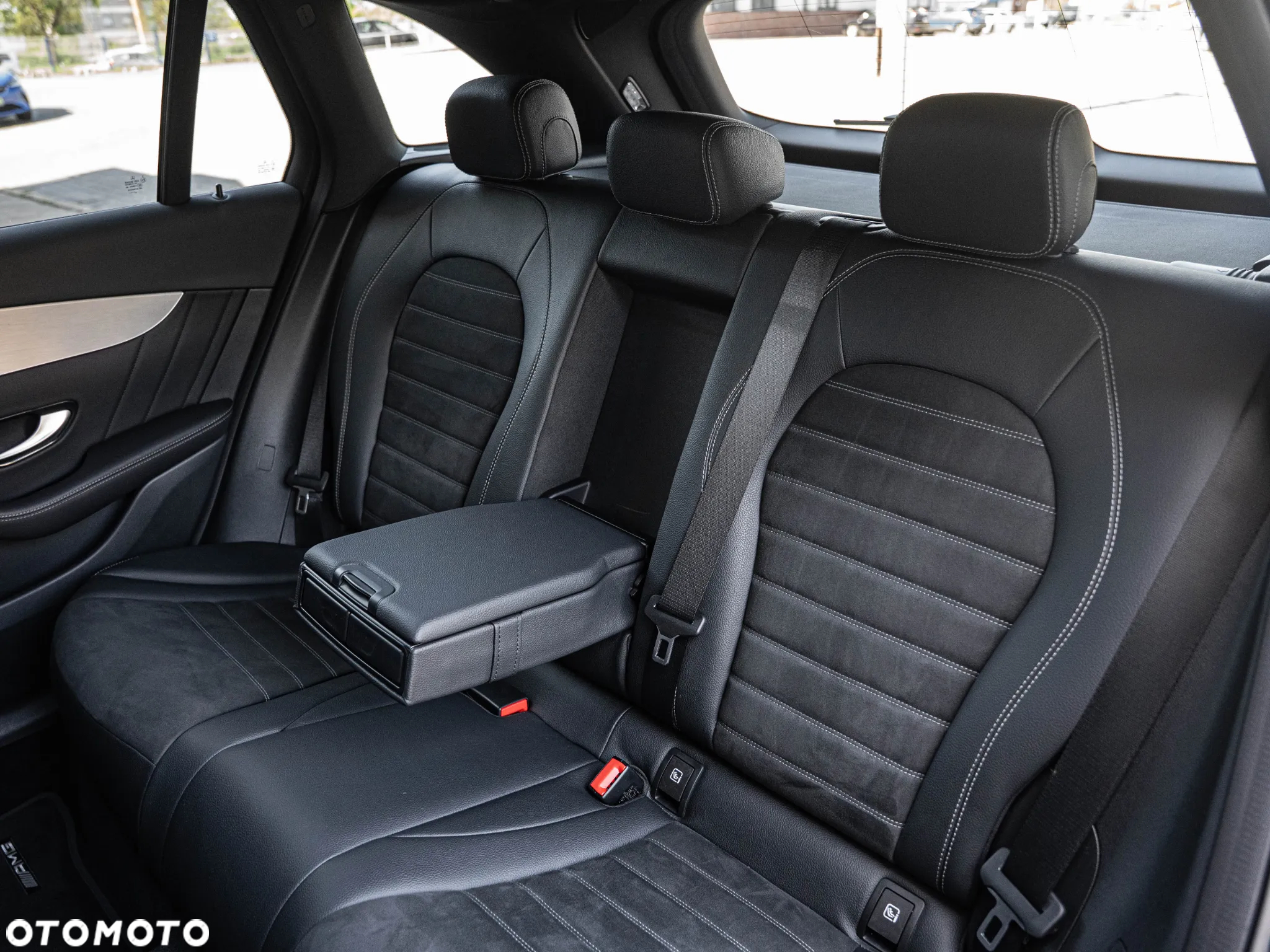 Mercedes-Benz GLC 200 4Matic 9G-TRONIC AMG Line Plus - 30