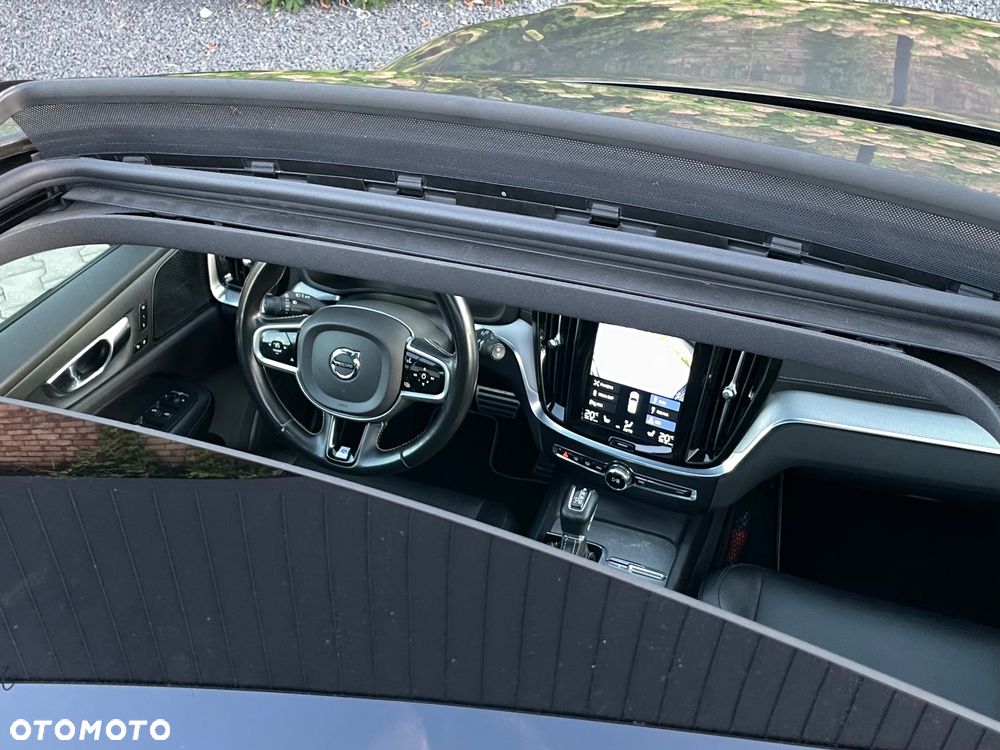 Volvo V60 D4 R-Design - 31
