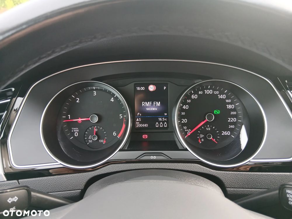 Volkswagen Passat 2.0 TDI SCR DSG Conceptline - 8