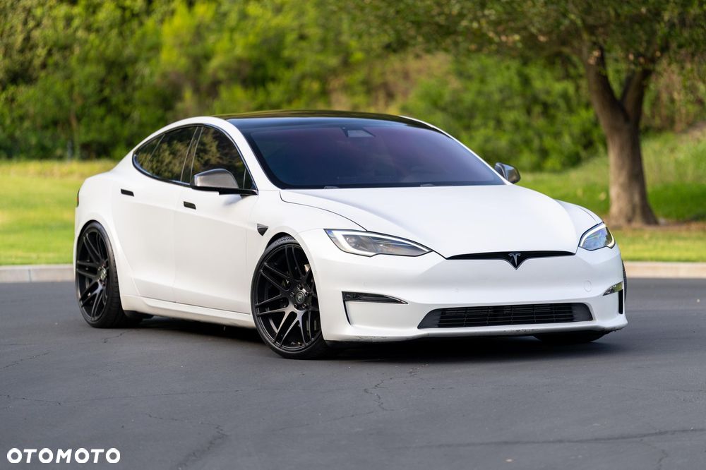 Tesla Model S - 1
