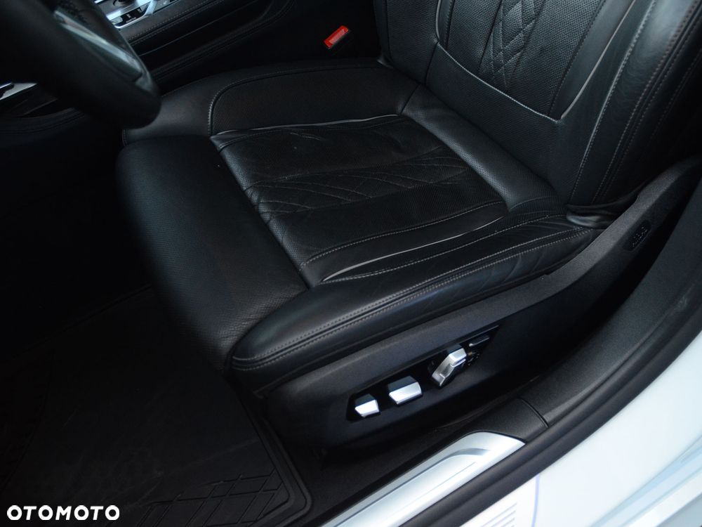 BMW Seria 7 - 26