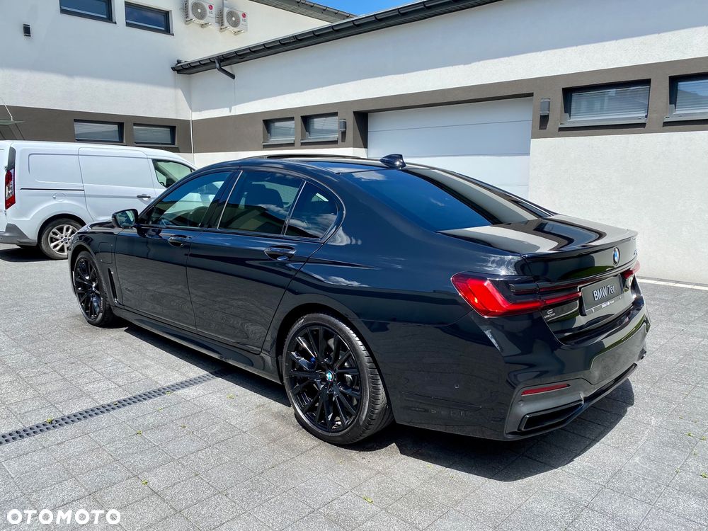 BMW Seria 7 745e sport - 13