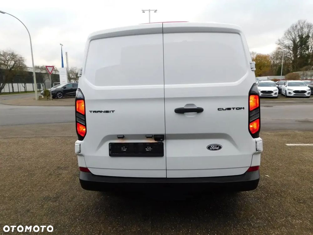 Ford Transit Custom Van - 9