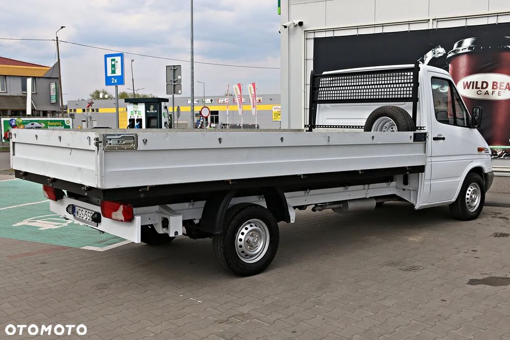 Mercedes-Benz Sprinter - 13