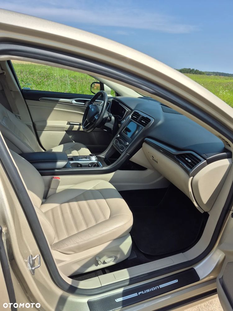Ford Fusion - 27