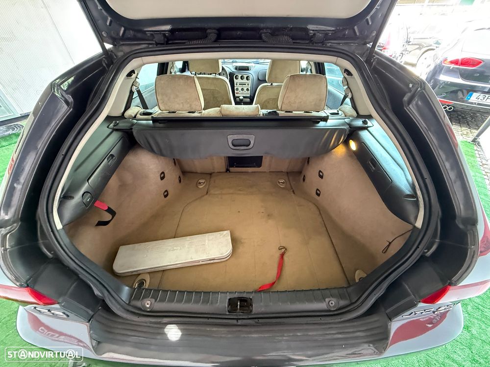 Alfa Romeo 156 Sportwagon 2.4 JTD Distinctive - 11