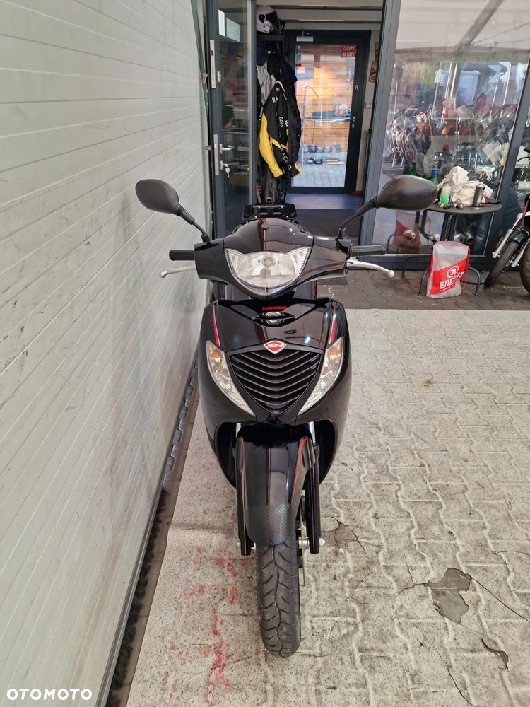 Honda SH - 9