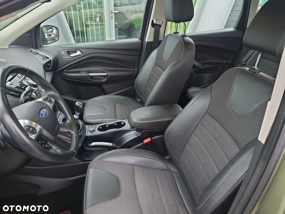 Ford Kuga 2.0 TDCi 2x4 Titanium - 9