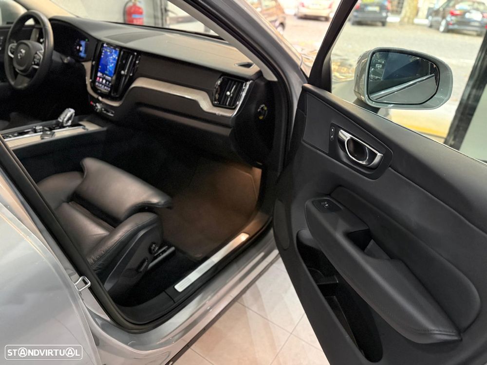 Volvo XC 60 2.0 B4 Plus Bright - 26