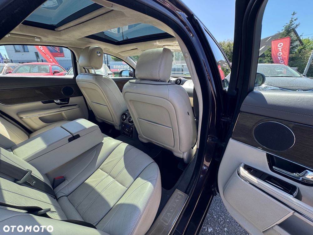 Jaguar XJ 3.0 D V6 LWB Premium Luxury - 21