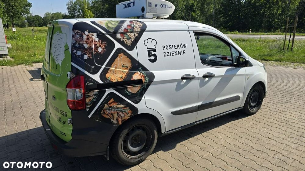 Ford Transit Courier - 12