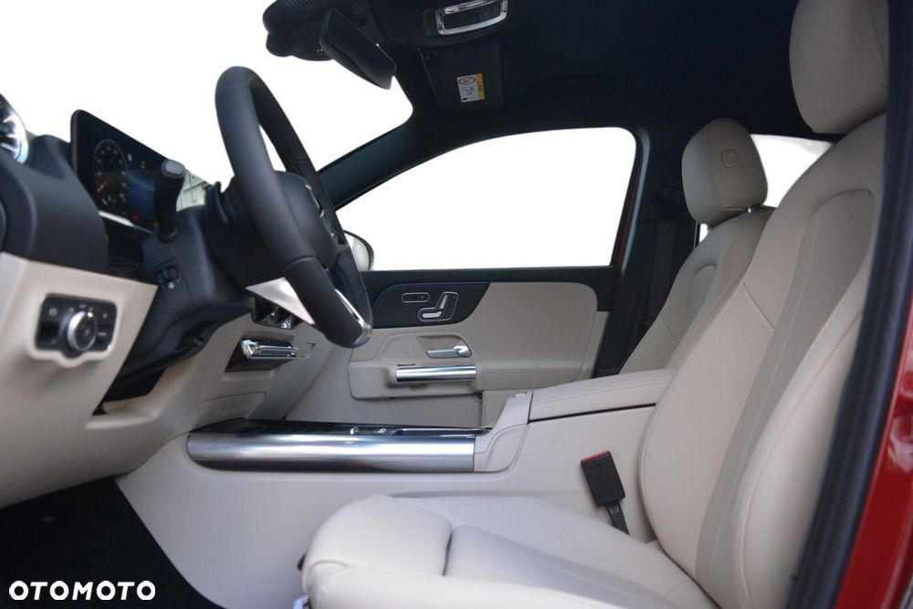 Mercedes-Benz GLA - 8