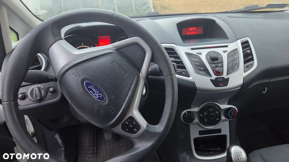 Ford Fiesta 1.4 TDCi Ambiente - 6