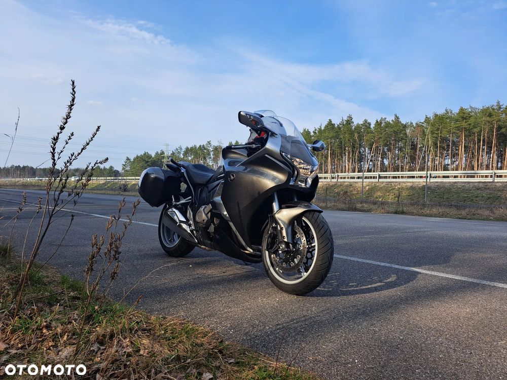 Honda VFR - 4