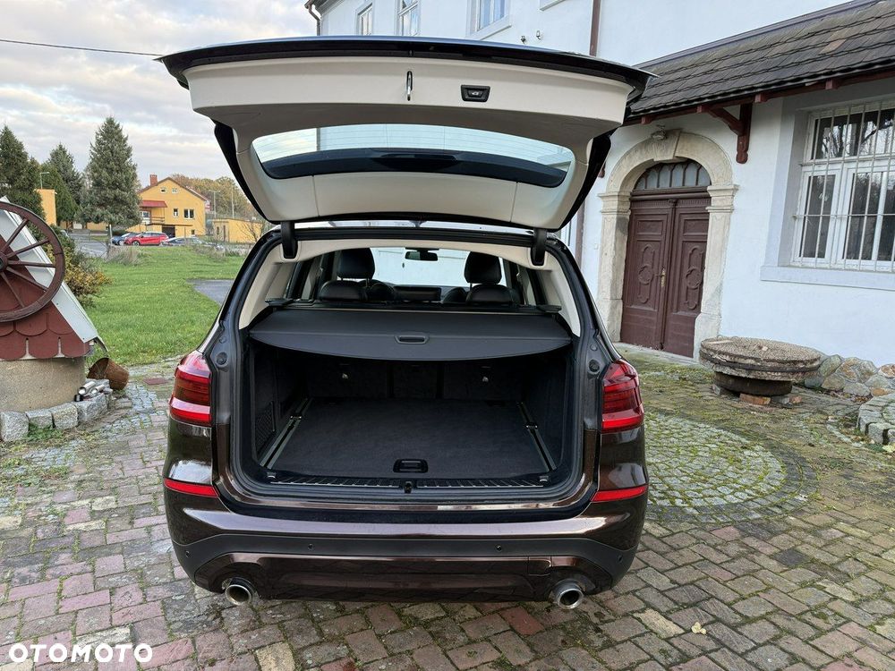 BMW X3 xDrive20i Advantage - 34