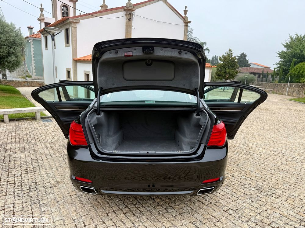 BMW 740 d Pack M - 25