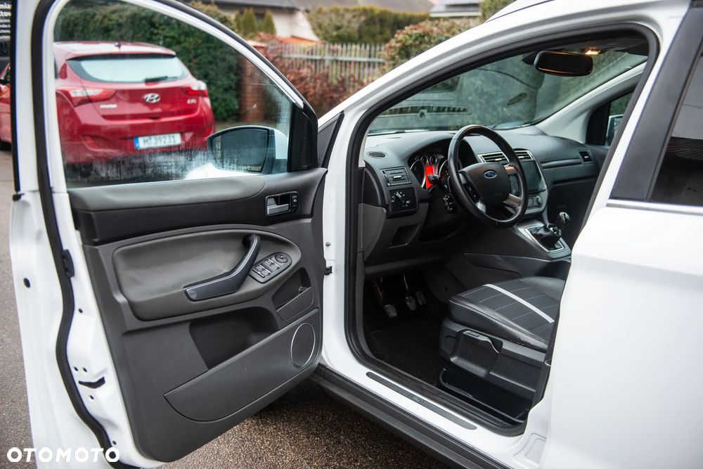 Ford Kuga 2.0 TDCi 4x4 Titanium - 17