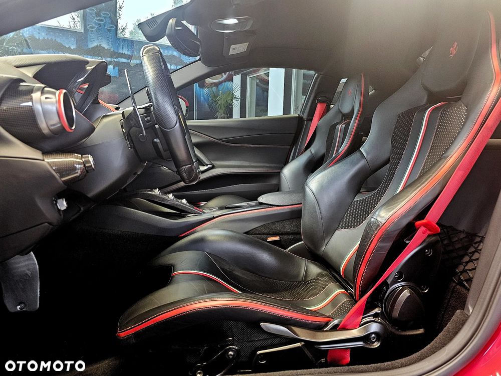 Ferrari 812 Superfast - 13