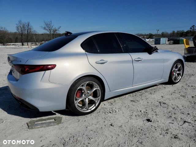 Alfa Romeo Giulia 2.0 Turbo 16V AT8 Veloce Ti - 38