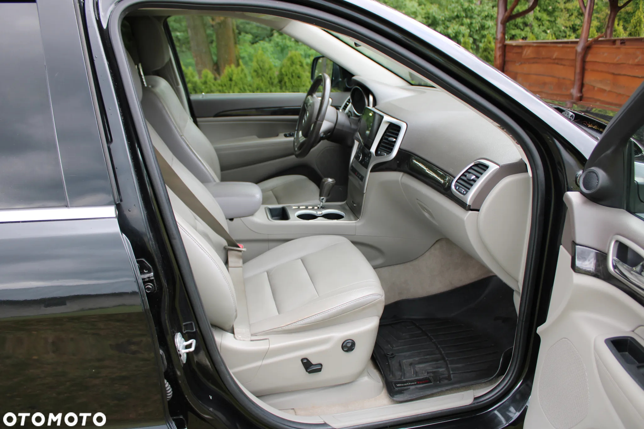 Jeep Grand Cherokee - 23